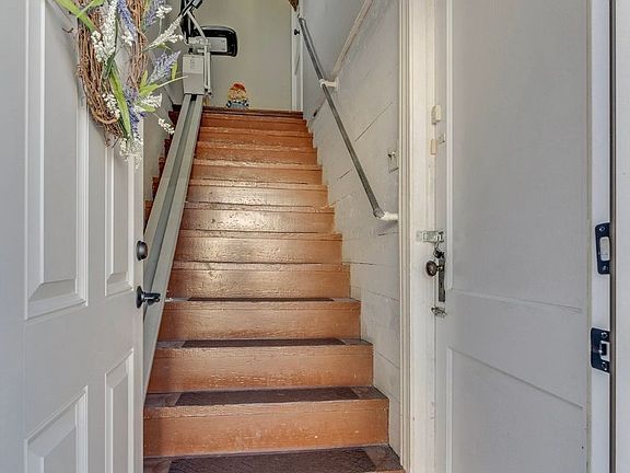 4th image of 1096 Lynn Garden Dr