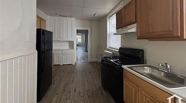4 bed, $1,875 — Photo 2