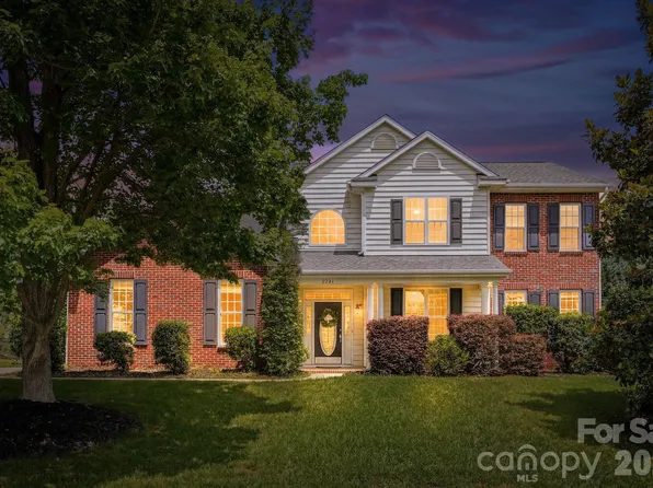 2721 Liberty Hall Ct, Waxhaw, NC 28173