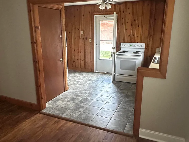 135 Willis Ave — Photo 27