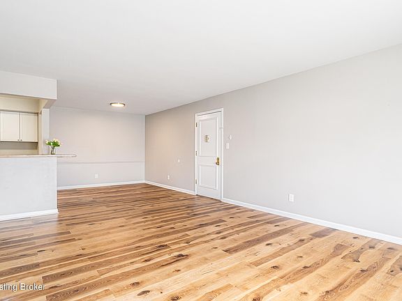 5th image of 411 Highwood Dr