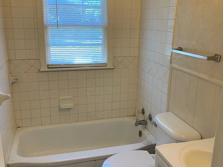 4229A SW 2nd Ave — Photo 5