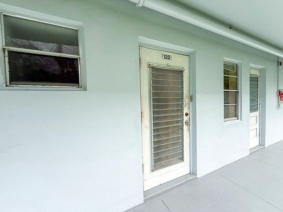 2nd image of 604 NE 2nd Street #122