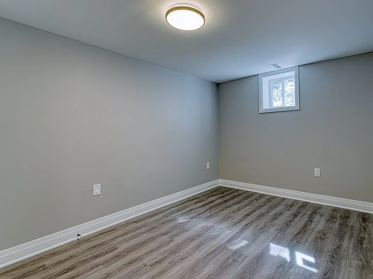 795 Aylmer Cres #2 — Photo 25