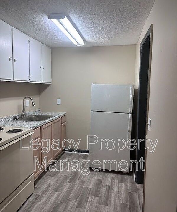 1st image of 215 N Logan St #B