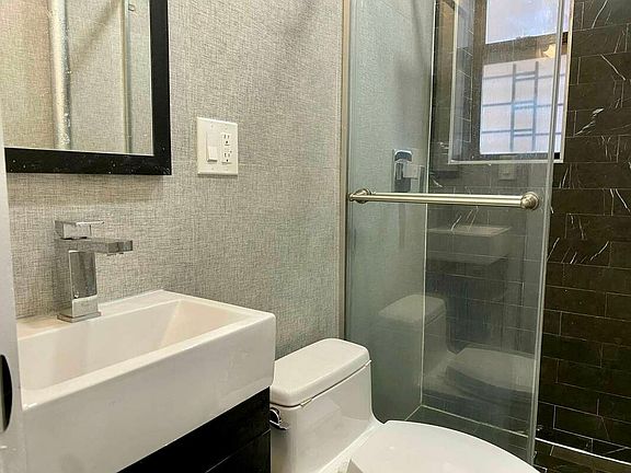 4th image of 228 E 116th St APT 23
