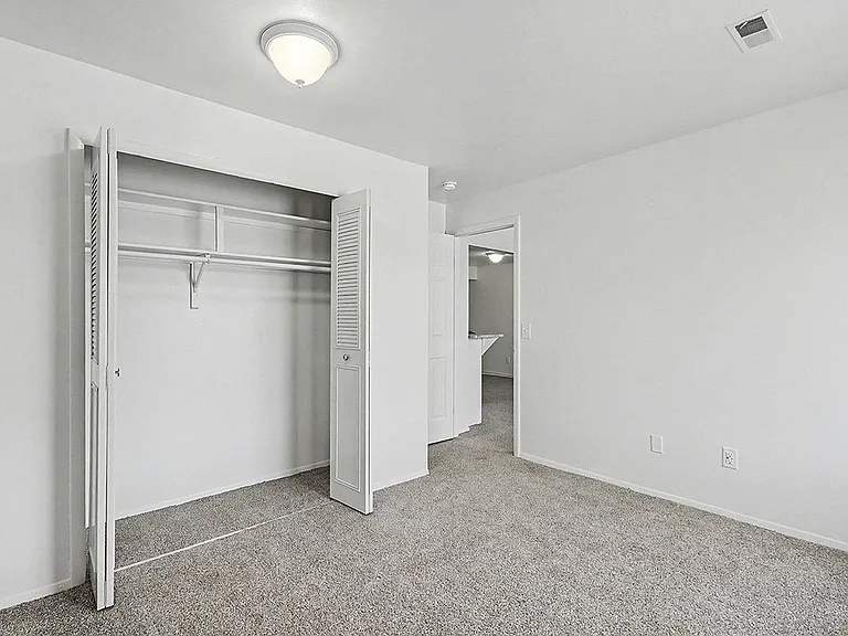 Trappers Cove Apartments — Photo 39