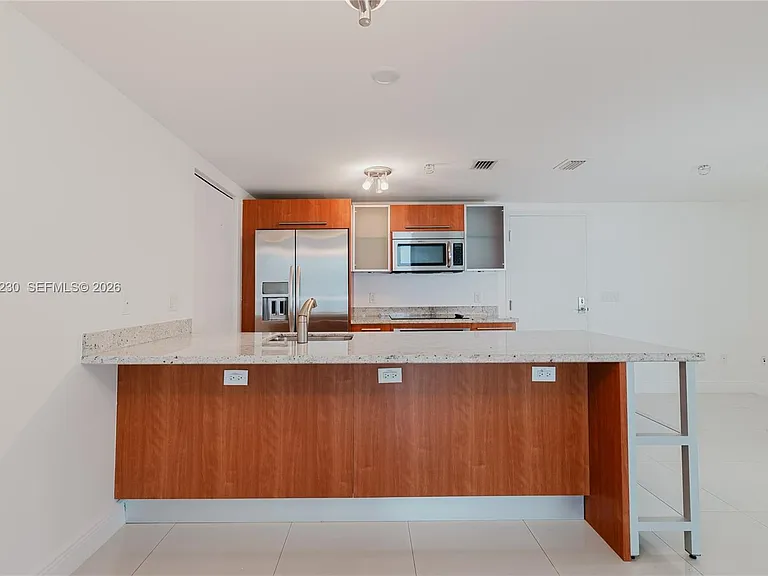 185 SW 7th St #2007 — Photo 3