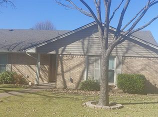 213 S Hillside St, Red Oak, TX 75154