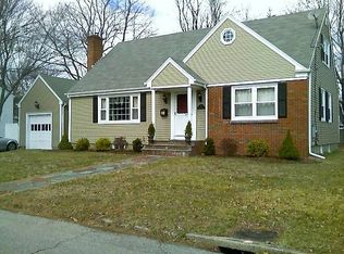 26 Deer St, Rumford, RI 02916