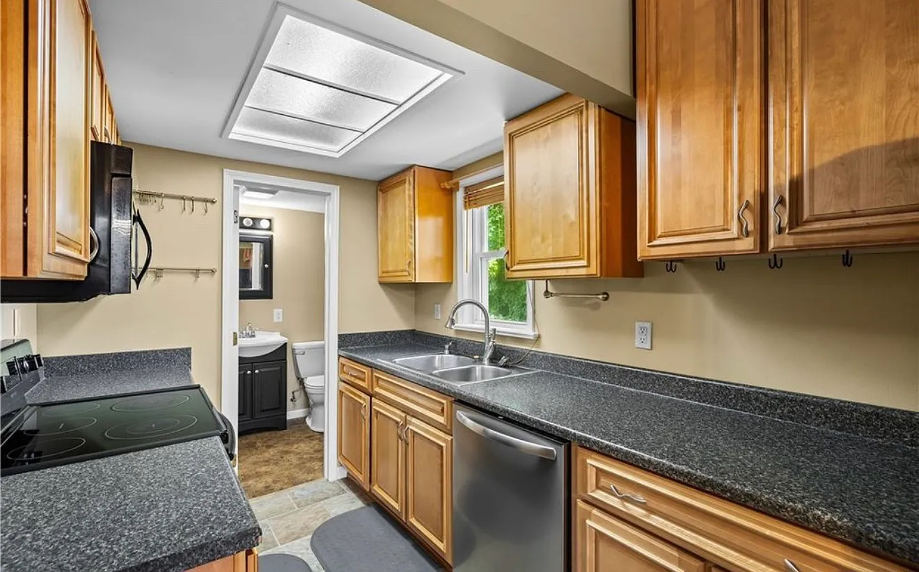 3 bed, 1600 sqft, $1,750 — Photo 2