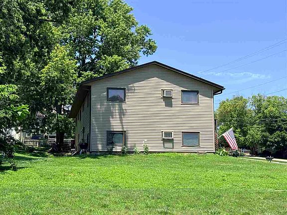 5th image of 220 N Ella St