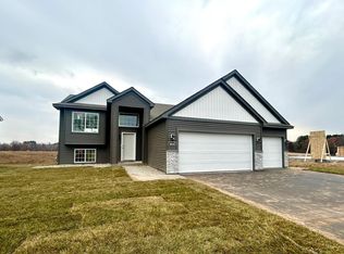 6643 Granby St, North Branch, MN 55056