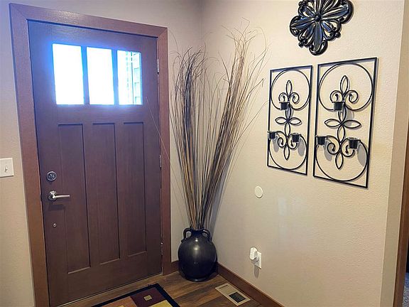 2nd image of 1412 Valerie Cir