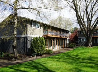 7015 SE Lake Rd APT 13, Portland, OR 97267