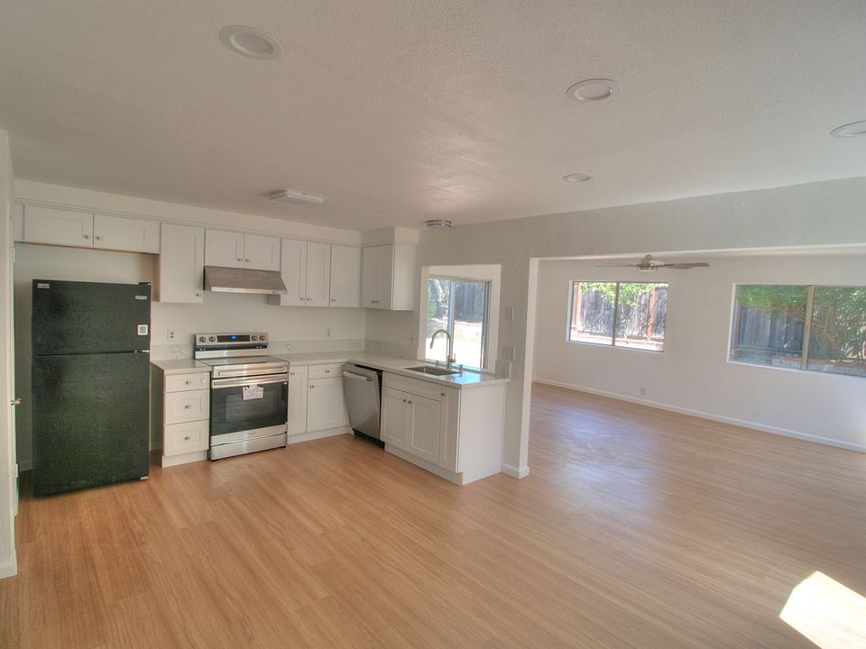 1st image of 74 Avenida Espana