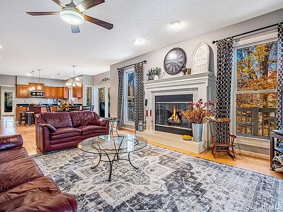 5th image of 2302 River Oaks Dr
