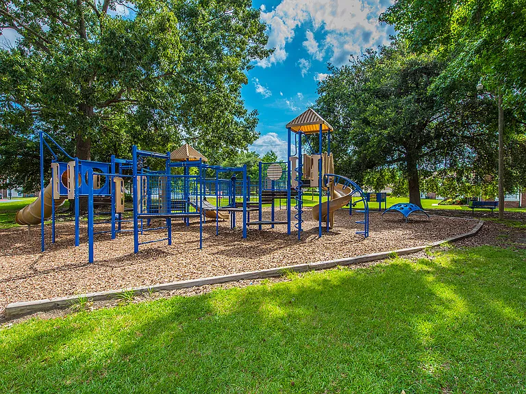 Ashley Oaks — Photo 13