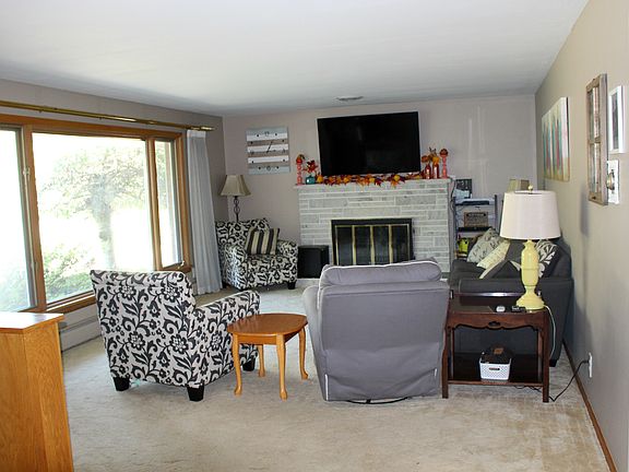 4th image of 2432 Center Dr