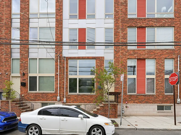 1302 S 20th St — Photo 1
