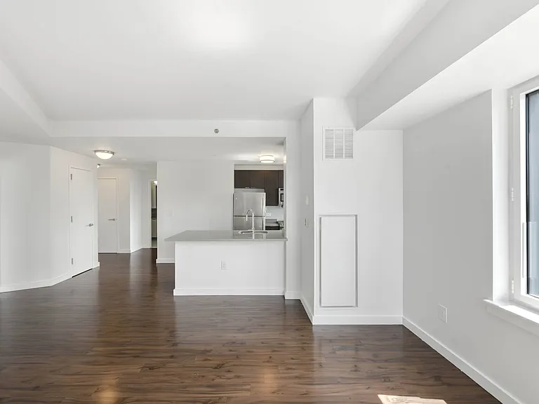 7 Dekalb — Photo 11