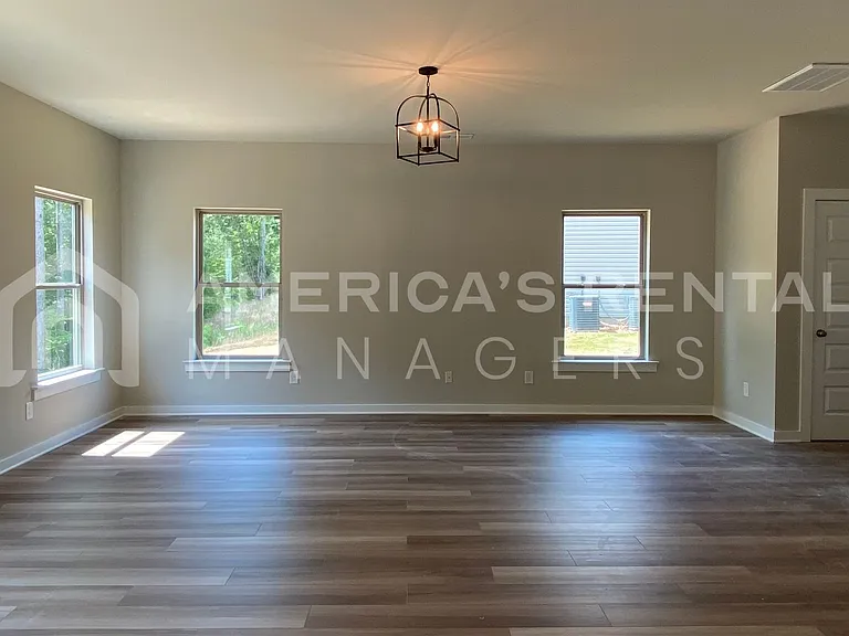 1385 Brookhaven Dr — Photo 2