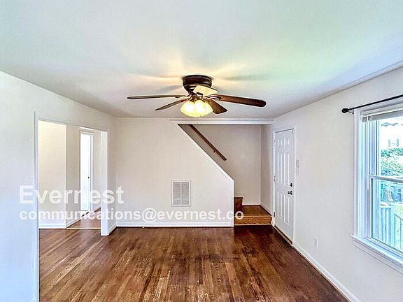 4th image of 1606 Gunn St
