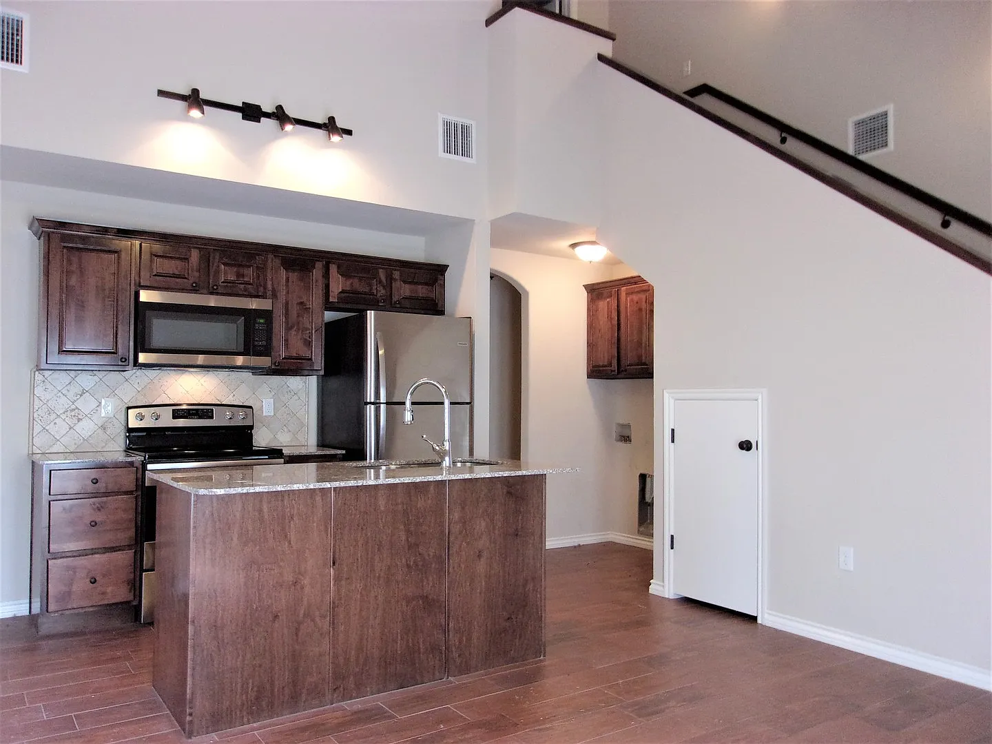 Creekside Condos/Townhomes — Photo 4