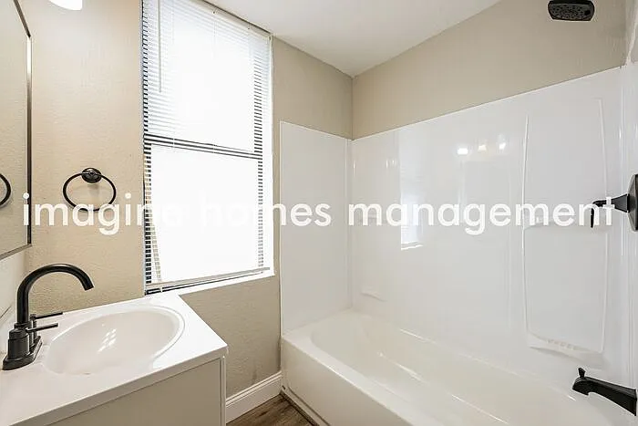164 S 15th St #2 — Photo 10