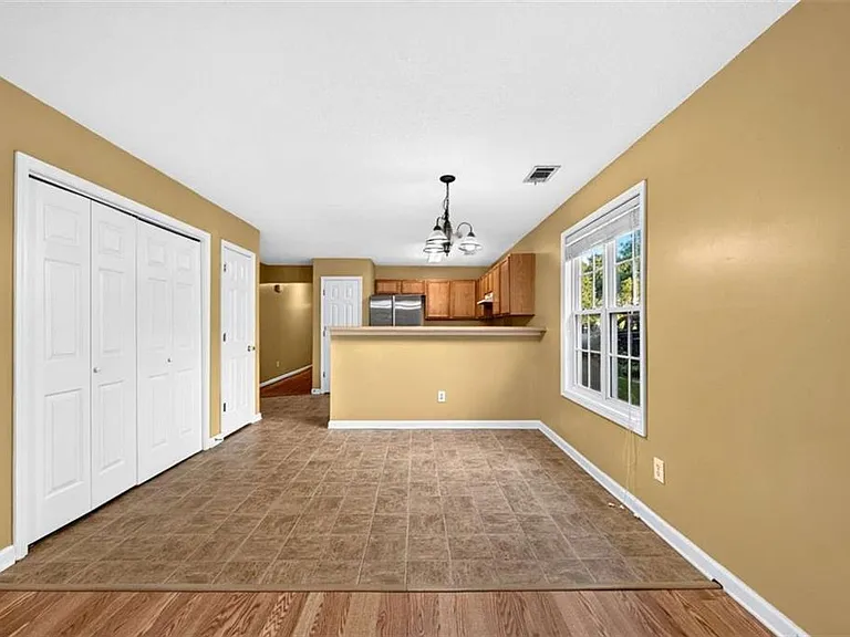 744 W Vincent Dr — Photo 27