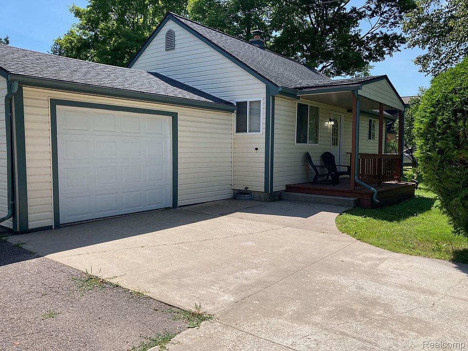 1st image of 216 Pine Trl