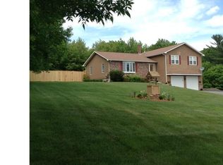 4 Pondview Dr, Lewiston, ME 04240