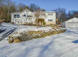 27 Stirling Dr, Glocester, RI 02857