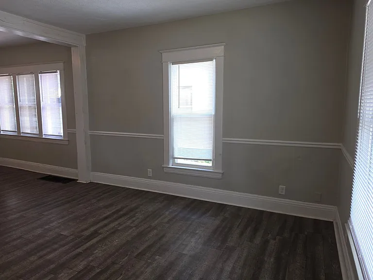 905 E Washington St — Photo 7