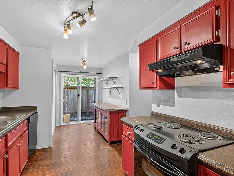 5751 SW 204th Pl — Photo 11