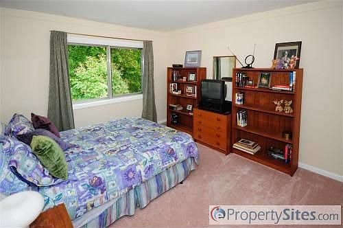 3rd image of 3041 Mission Square Dr