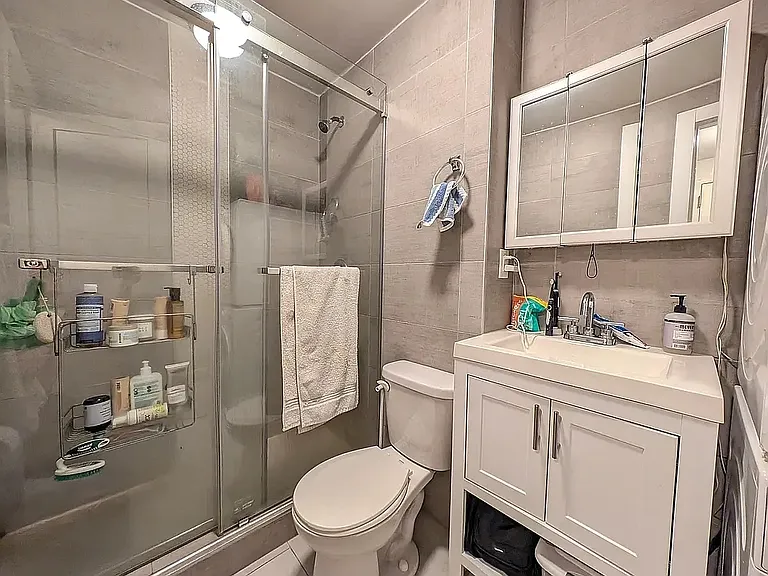 576 Washington Ave #1B — Photo 7