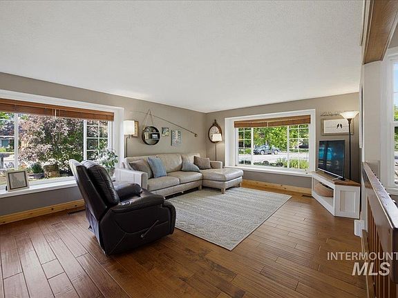 5th image of 2779 S Falling Brook Way
