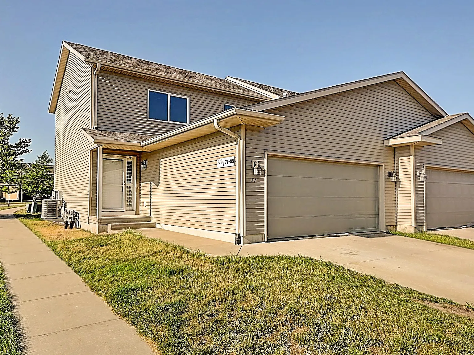 3 bed, 1952 sqft, $2,800 — Photo 1