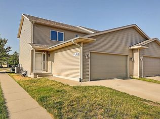 77 Woodstone Ln SW, Cedar Rapids, IA 52404