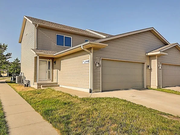 77 Woodstone Ln SW, Cedar Rapids, IA 52404
