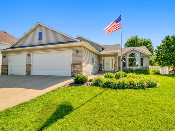 4427 10th St N, Fargo, ND 58102