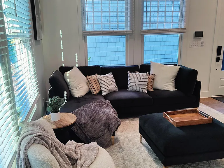 255 Kelmscott Ln — Photo 8