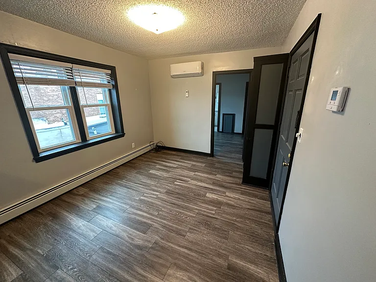 20785 Holyoke Ave — Photo 4