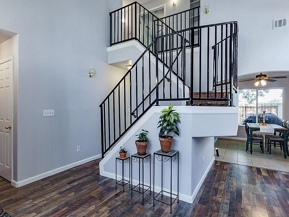 5th image of 7483 N Price Ave