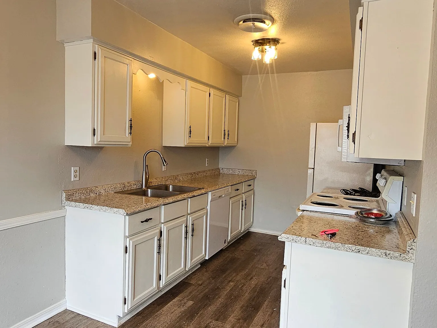 2 bed, 1117 sqft, $1,350 — Photo 3