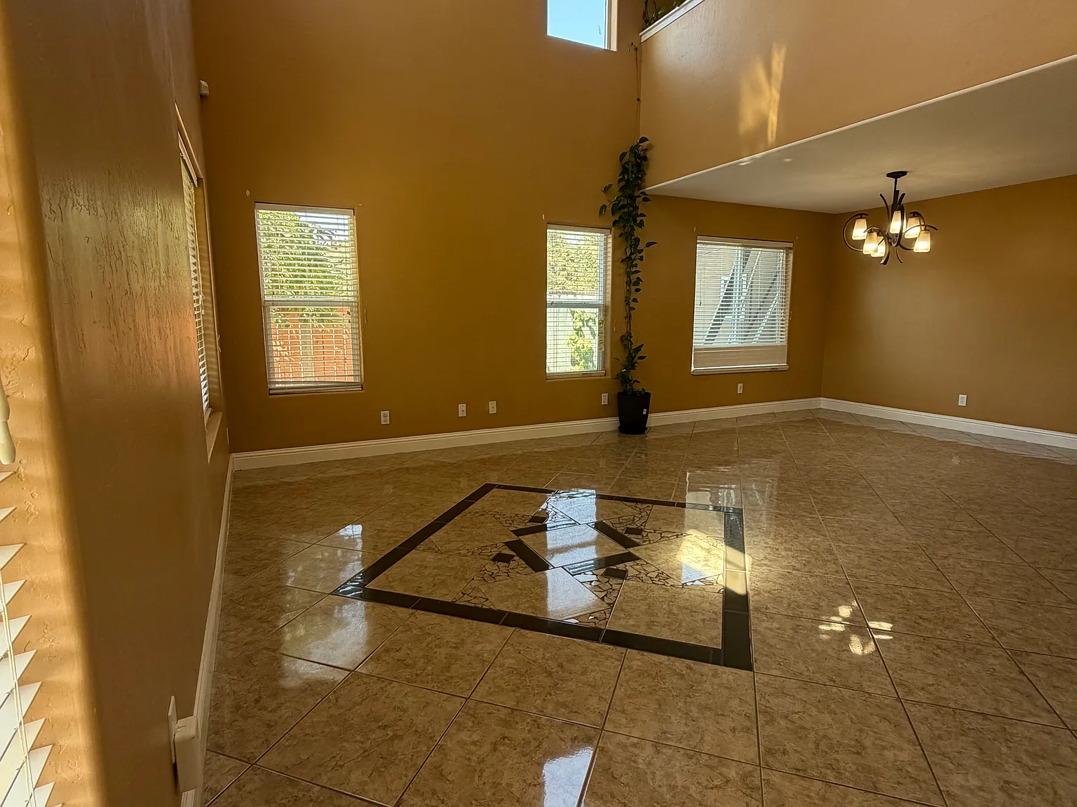 4 bed, 2305 sqft, $3,200 — Photo 2