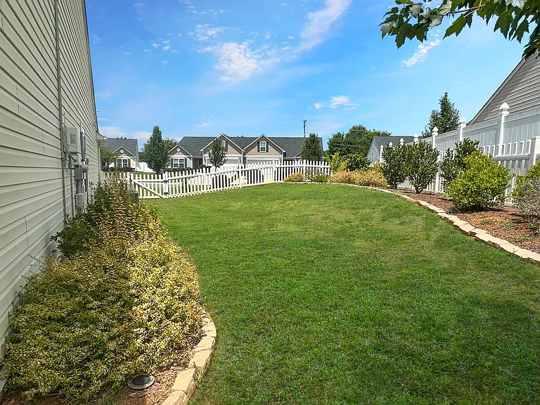 1019 Gold Cir — Photo 26