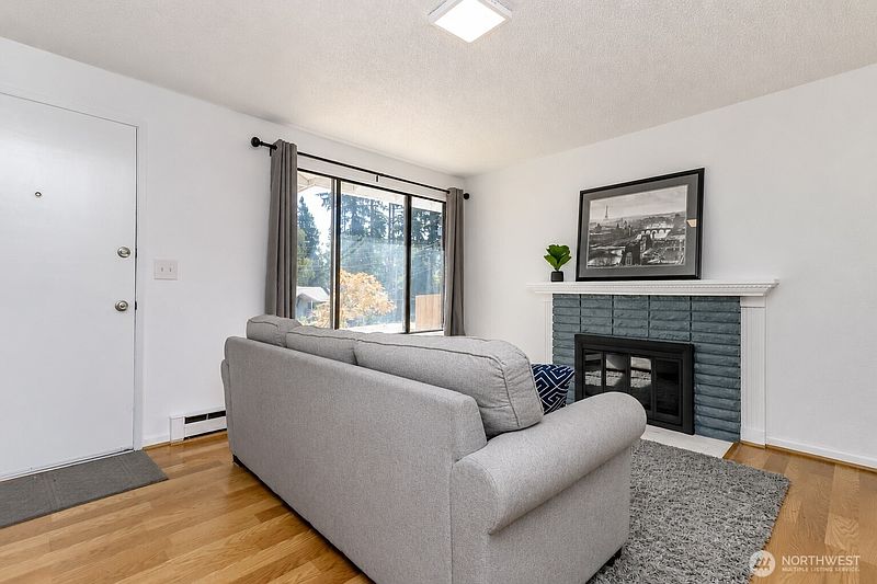 3rd image of 30303 6th Avenue SW