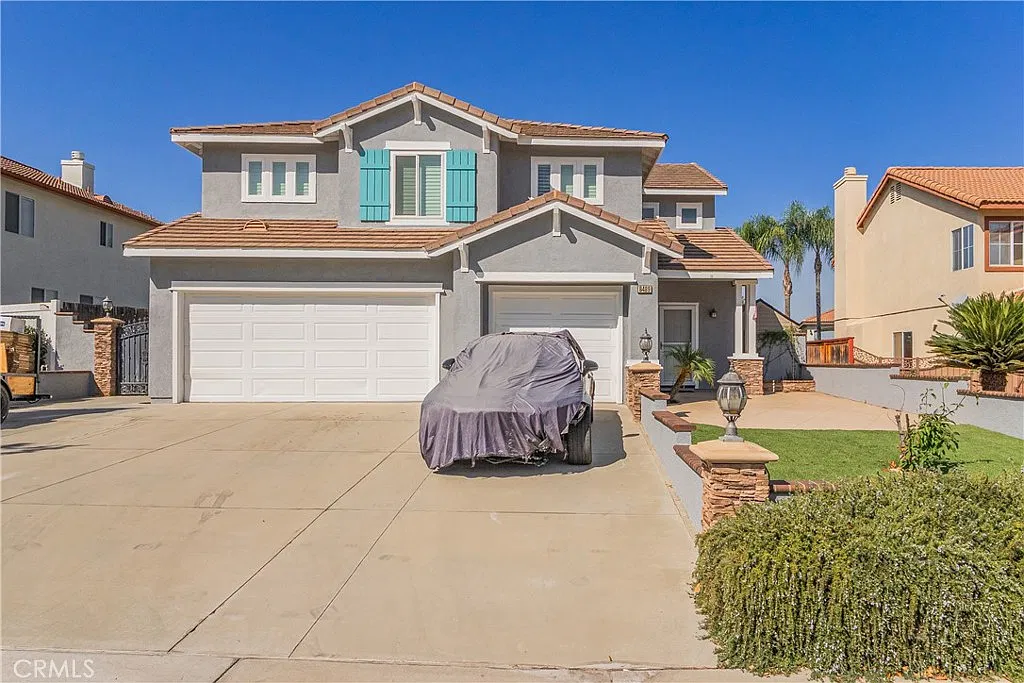 4 bed, 2.5 bath, 2424 sqft, $4,200 — Photo 2